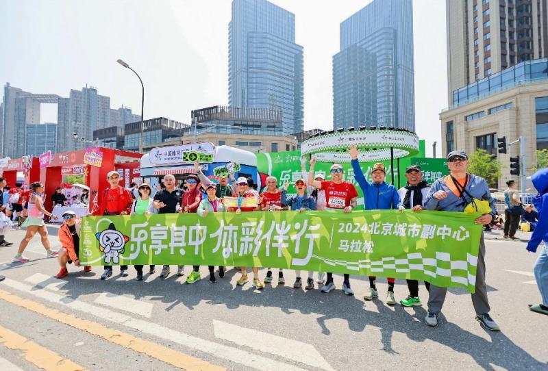 今晚香港開特馬，2024年的香港彩，將迎來一場備受關注的盛事。作為香港的傳統(tǒng)博彩活動之一，彩吸引了大量投注者和觀眾的目光。每一次的開獎，不僅是一場數(shù)字的碰撞，更承載著許多人對未來的一份期望與寄托。今晚的開獎又會給大家?guī)碓鯓拥捏@喜呢？